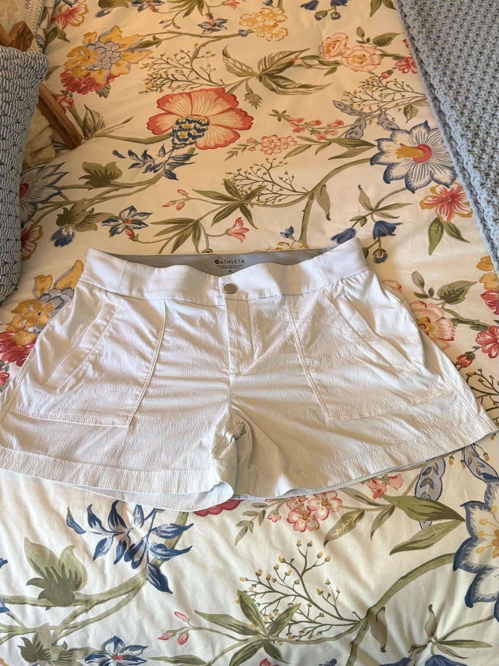 Athleta Light Cream High-Waist Stretch Pocket Shorts